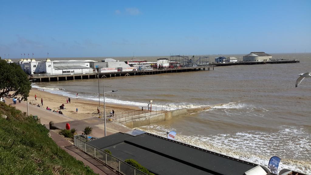The Sandrock Clacton-on-Sea Bagian luar foto