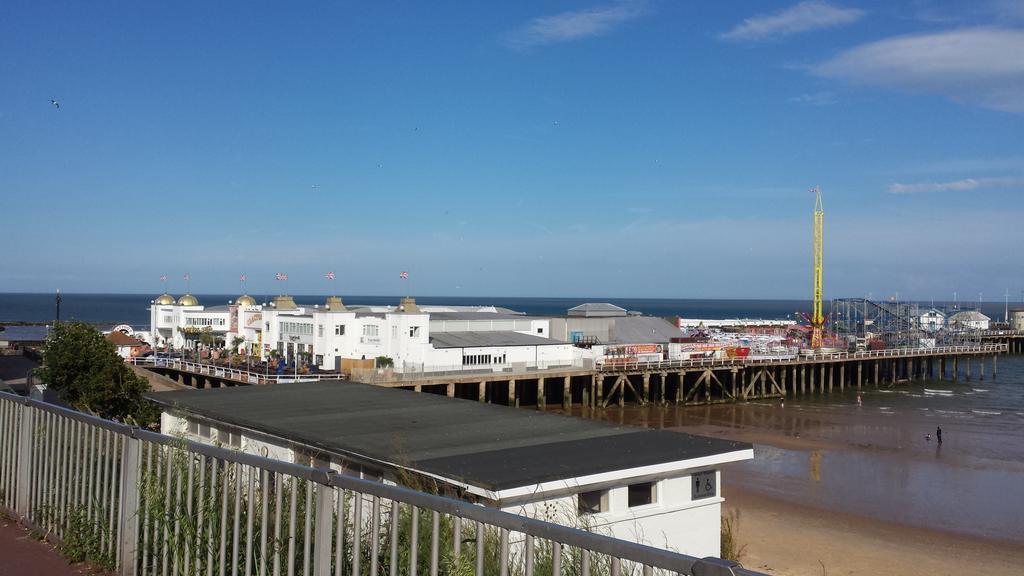 The Sandrock Clacton-on-Sea Bagian luar foto
