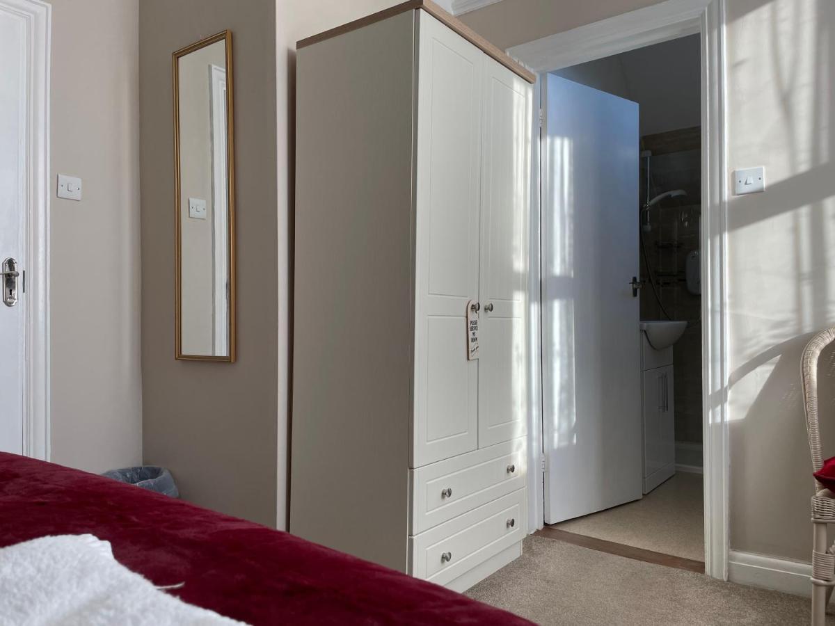 The Sandrock Clacton-on-Sea Bagian luar foto