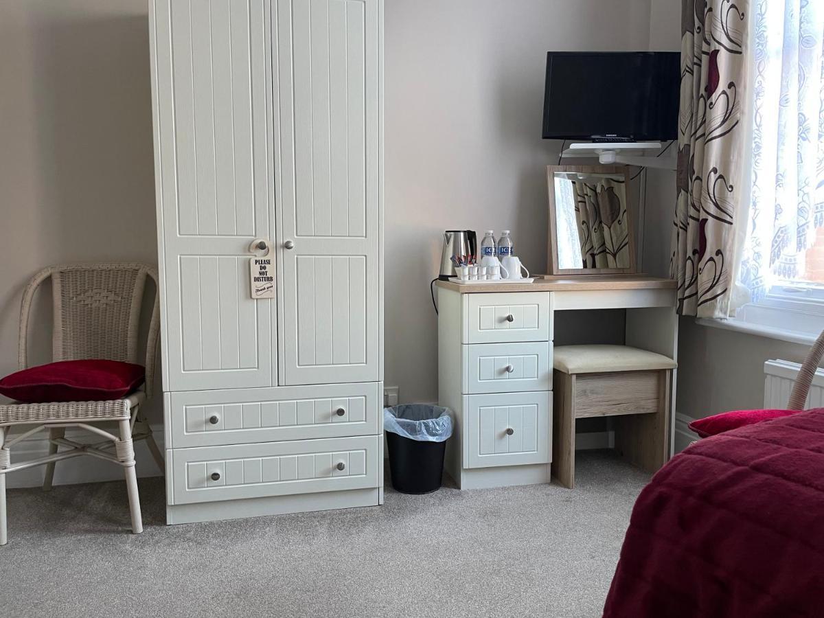 The Sandrock Clacton-on-Sea Bagian luar foto