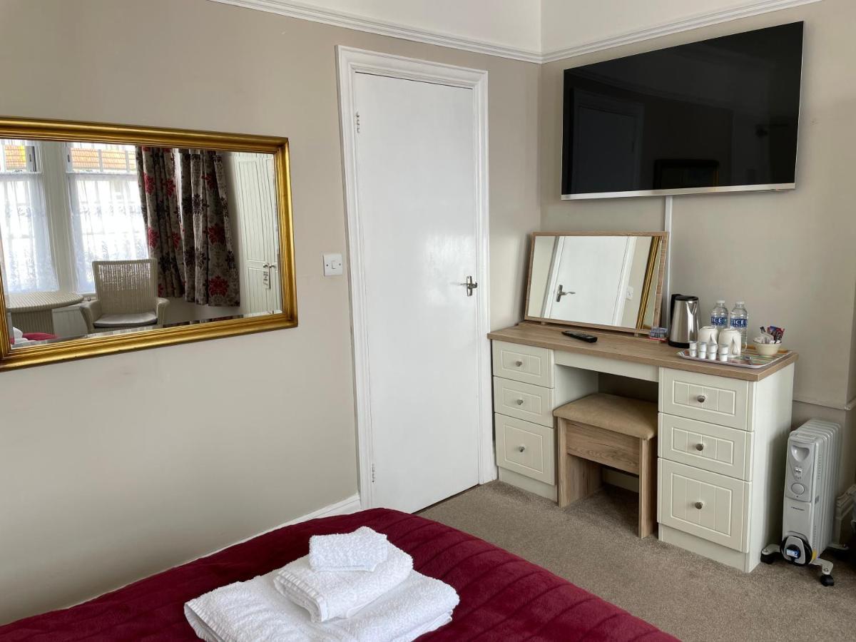 The Sandrock Clacton-on-Sea Bagian luar foto