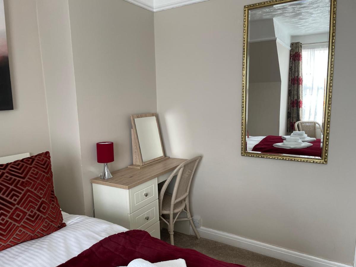 The Sandrock Clacton-on-Sea Bagian luar foto